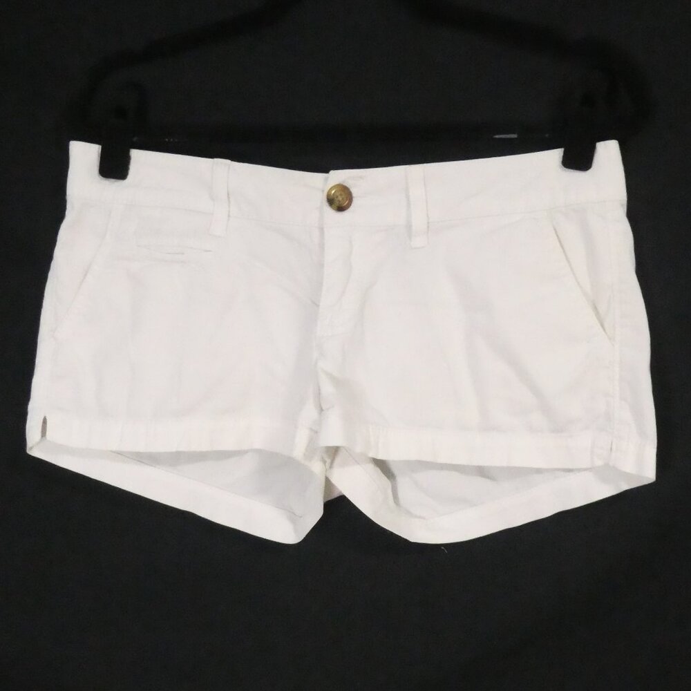 SO | size 7 | Chic White Casual Shorts